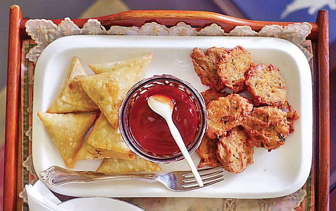 Chicken Samosa and piyaju