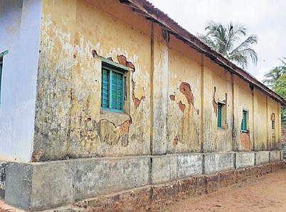 A dilapidated government school at Kodibag in Karwar | express