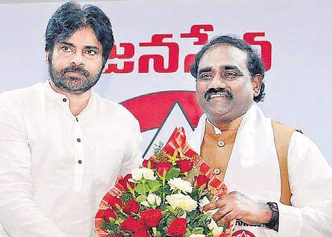 Former minister Ravela Kishore babu (R) (Photo | EPS)