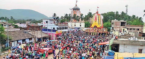 People throng Sri Baldevjew temple during Bahuda Yatra in Keonjhar | (EPS)