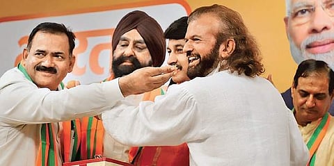 Former BSP leader Chaudhary Surender Kumar joined the BJP in the presence of party’s Delhi chief Manoj Tiwari and MP Hans Raj Hans. (Photo | Fatima Rezavi)