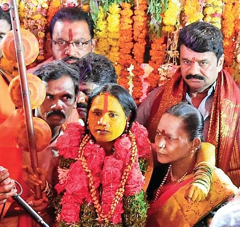 Oracle Matangi Swarnalatha performing the ritual of Rangam at Ujjaini Mahakali Temple in Secunderabad | ( Photo | EPS )