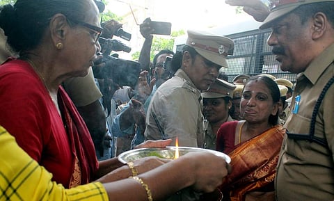 Rajiv Gandhi assassination case convict Nalini greeted by her mother. (Photo | S Dinesh, EPS)