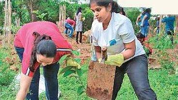Plantation drive to educate youth on biodiversity of lake