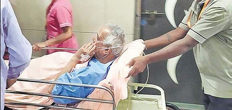 Former Minister Kagodu Thimmappa at a private hospital in Shivamogga on Friday | Shimoga Nandan
