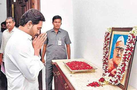 Chief Minister YS Jagan Mohan Reddy pays floral tributes to Babu Jagjivan Ram on his death anniversary at CM’s camp office in Tadepalli near Vijayawada. (Photo I EPS)