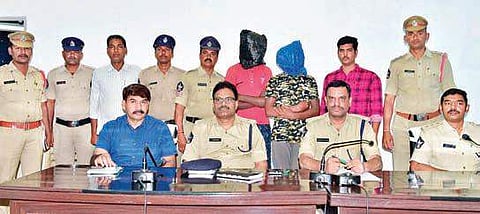 Pathikonda police with the nabbed.