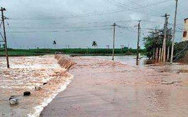 Six bridges go under as Krishna overflows