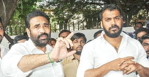 YSRC MLAs Kotamreddy Sridhar Reddy (L) and P Anil Kumar Yadav. (File Photo | EPS)