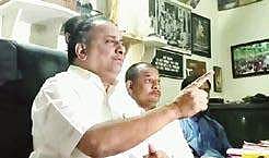 Mudragada Padmanabham addressing a news conference at his house in Kirlampudi of East Godavari district (File Photo |EPS)