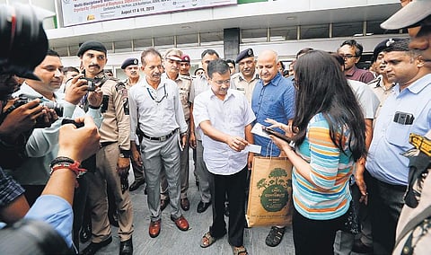 Chief Minister Arvind Kejriwal and Deputy CM Manish Sisodia at AIIMS to inspect the damage caused by the fire | Arun Kumar