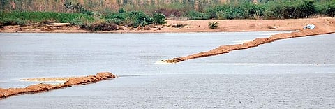 Water breaching through damaged sand bunt reaches the coffer dam structure in Mukkombu Upper Anaicut in Tiruchy on Sunday | S Arun