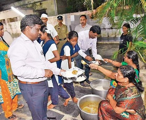 Guntur district collector  I Samuel Anand Kumar conducting inspection (Photo |EPS)
