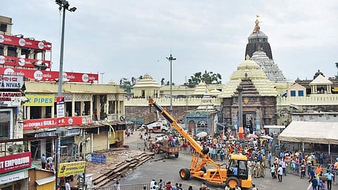 Furniture from Raghunandan Library being removed before the demolition drive in Puri on Wednesday  | RANJAN GANGULY