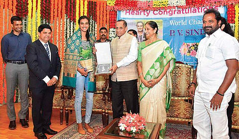 Governor of Telangana ESL Narasimhan felicitated Golden Girl PV Sindhu (Photo |EPS)