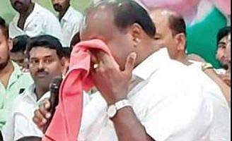 Former CM H D Kumaraswamy gets emotional during a speech at K R Pet on Saturday |Express