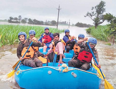 MLIRC personnel shifting residents of flood-hit villages to safe zones  on Monday | EXPRESS