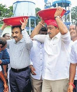 Panchayat Raj Minister Errabelli Dayakar Rao participates in the 30-day action plan initiative at Ktaram village in Bhupalpally on Thursday  (Photo |EPS)