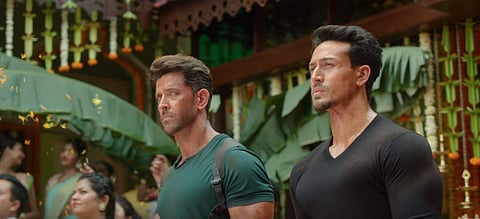 Actors Hrithik Roshan and Tiger Shroff in 'War'. (YouTube screengrab)