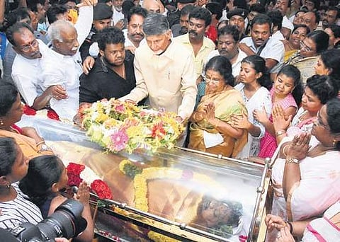 TDP chief N Chandrababu Naidu pays last respects to former MP N Sivaprasad  in Tirupati |( Photo | EPS )