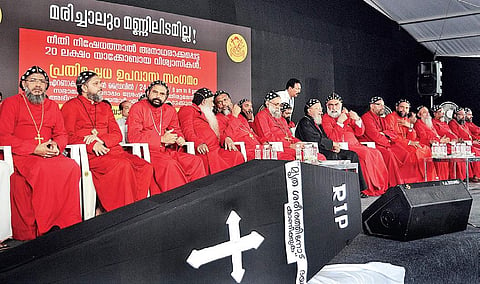 Jacobite Church Catholicos Mar Baselios Thomas I along with other metropolitans of the Church during their protest against Orthodox faction’s alleged brutalities at Marine Drive in Kochi on Tuesday | A Sanesh