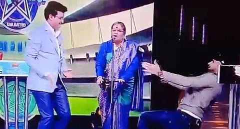 Sourav Ganguly shakes a leg with Harbhajan Singh.(Screengrab/Twitter)