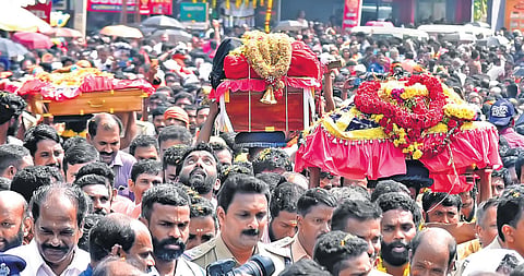Thiruvabharanam procession taken out from Pandalam to Sabarimala Lord Ayyappa temple on Monday | SHAJI VETTIPURAM