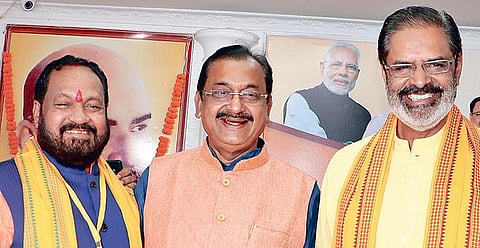 New State BJP chief Samir Mohanty flanked by MP Basanta Panda and  senior leader KV Singhdeo at party office in Bhubaneswar. (Photo | EPS,  Irfana)