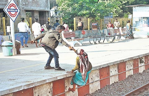 Senior citizens are having a tough time at  Mambalam station | Ashwin Prasath