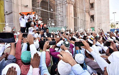 JAC Convener Mushtaq Malik administers the oath to Muslims as they should not show any document as a mark of protest against CAA, NRC and NPR in Hyderabad on Friday. (Photo| ANI)