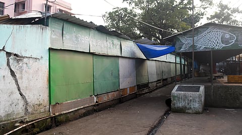 Poultry shops remain closed after alert of bird flu alert hit Unit-8 market in Bhubaneswar on Tuesday. (Photo| Biswanath Swain, EPS)
