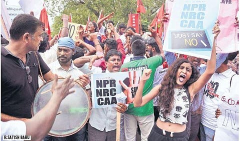 Hundreds of Chennai residents stand in solidarity with JNU students