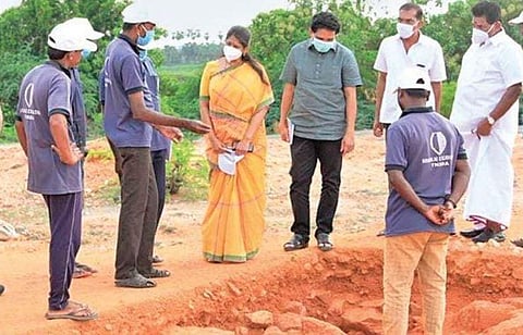 Thoothukudi MP Kanimozhi and Madurai MP Su Venkatesan at the archeological site | Express