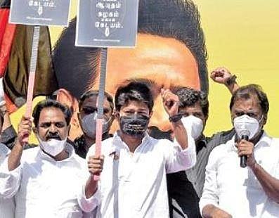 Udhayanidhi Stalin along with youth wing cadre of DMK protests against V-C Surappa outside Anna University, in Chennai on Thursday | R Satish Babu