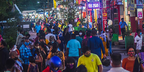 Ignoring social distance norms, people do shopping at Unit-2 market in Bhubaneswar. (Photo| Biswanath Swain, EPS)