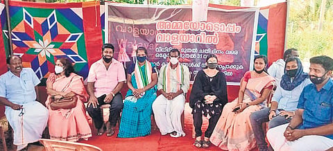 Parents of the two minor girls, who were found hanging in their hut at Attappalam in Walayar on 2017, staging a satyagraha in front of their house on Sunday