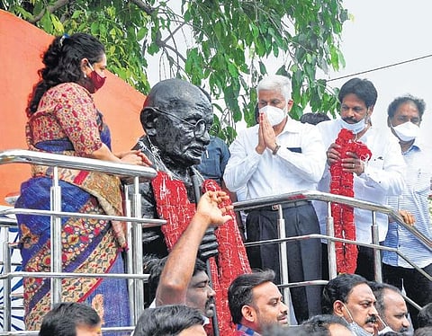 YSRC MP Vijaysai Reddy paying floral tribute to Mahatma Gandhi at the GVMC Gandhi statue in Visakhapatnam on Friday.  (Photo | G Satyanarayana, EPS)