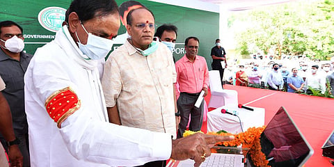 Telangana CM K Chandrasekhar Rao along with Chief Secretary Somesh Kumar during the launch of Dharani portal for online registration of properties. (Photo| EPS)