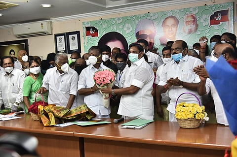 AIADMK co-ordinator O Panneerselvam hand a flower bouquet to CM Palaniswami after announcing the latter as the party's CM candidate. (Photo | EPS/P Jawahar)