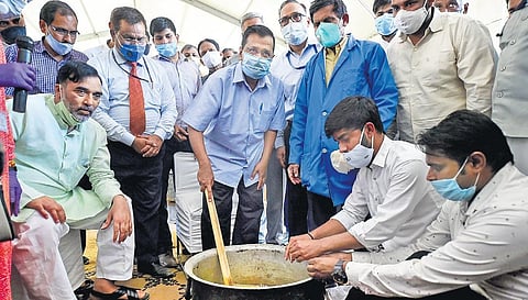 CM Arvind Kejriwal and environment minister Gopal Rai visit Bio Decomposer Centre at Kharkhari Nahar in Najafgarh. (Photo | PTI)