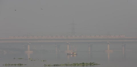 A boatman rows his boat on the Yamuna river amid heavy fog and smog conditions in New Delhi on Saturday. (Photo | Shekhar Yadav, EPS)