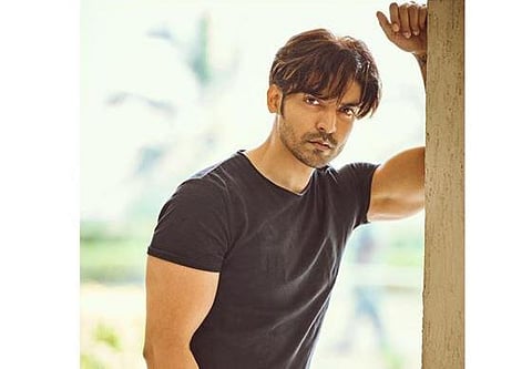 Gurmeet Choudhary recovers from COVID-19, donates plasma to help affected patients
