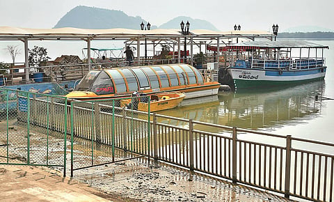 Punnami Ghat wears a deserted look on Sunday.  (Photo| EPS/Prasant Madugula)