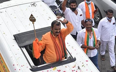 BJP state president L.Murugan starting the Vel yatra from Koyembedu. (Photo | EPS/R.Satish Babu)