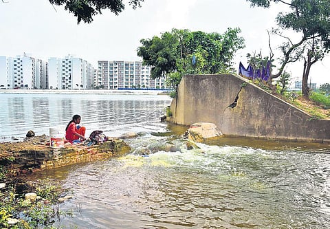 Water gushes out of the weak outlet point of Anai Eri inundating several streets of Pallikaranai. (Photo | Ashwin Prasath, EPS)