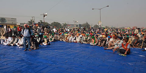 Farmers gather at the Singhu border during their ongoing 'Delhi Chalo' protest against Centre's new farm laws. (Photo | Shekhar Yadav, EPS)