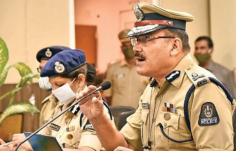 Hyderabad Police Commissioner Anjani Kumar on Tuesday addresses the media on the crackdown against unauthorised loan apps | VINAY MADAPU