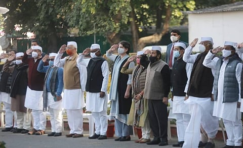 Congress general secretary  Priyanka Gandhi stand with other party leaders and workers during the Congress party 136th foundation day celebrations at AICC in New Delhi. (Photo | Shekhar Yadav/EPS)