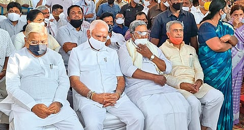 Deputy Chief Minister Govind Karjol, Chief Minister B S Yediyurappa, Leader of Opposition Siddaramaiah and MLC Basavaraj Horatti attend the funeral of Legislative Council Deputy Chairman S L Dharme Go