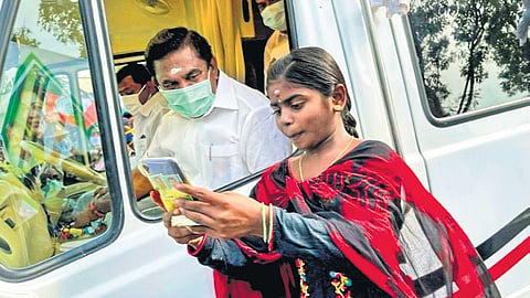 Chief Minister Edappadi K Palaniswami posing for a selfie with C Barani at Thuraiyur near Tiruchy on Wednesday | Express xpressxpress